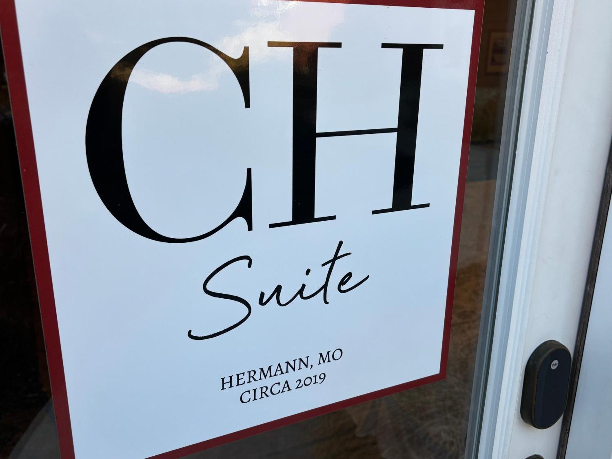 Hermann Crown Suites Exteriér fotografie